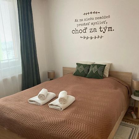Apartman Nedaleko Centra Mesta Michalovce Exterior foto
