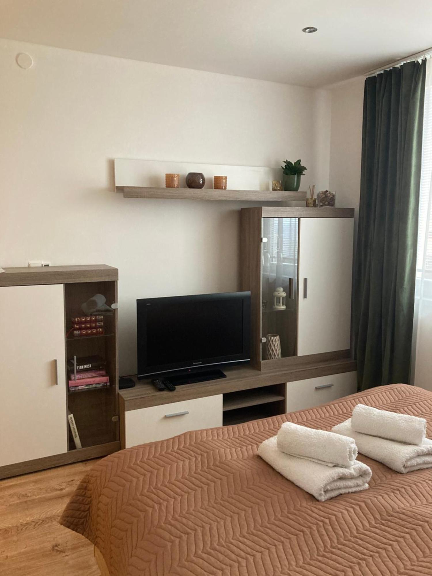 Apartman Nedaleko Centra Mesta Michalovce Exterior foto